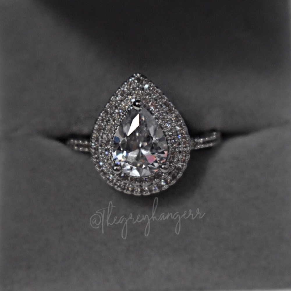 HP🎊 Pear Shaped Diamond Ring